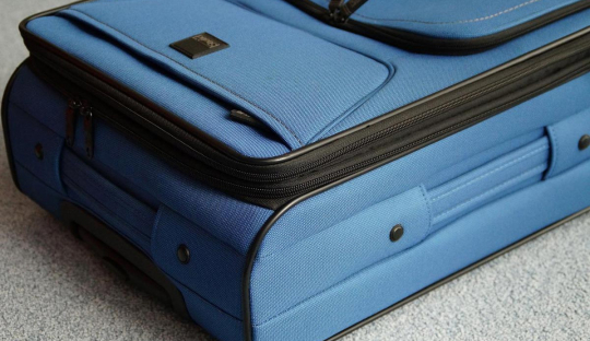 Jak spakować bagaż podręczny do samolotu? 